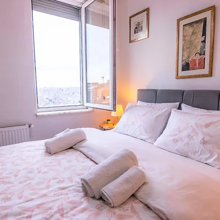 Taksim Roya -center Of The Apartman *