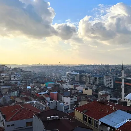 Daire Taksim Roya -center Of The *