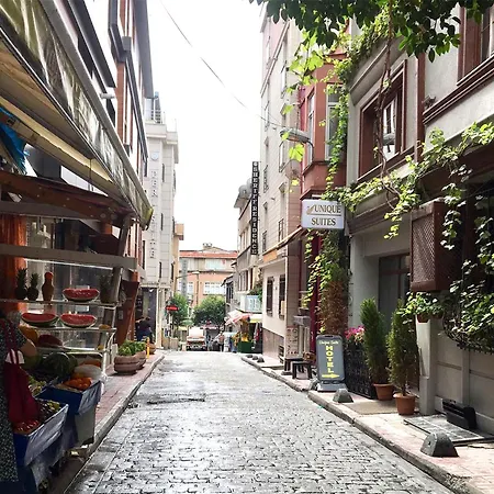 Daire Taksim Roya -center Of The *